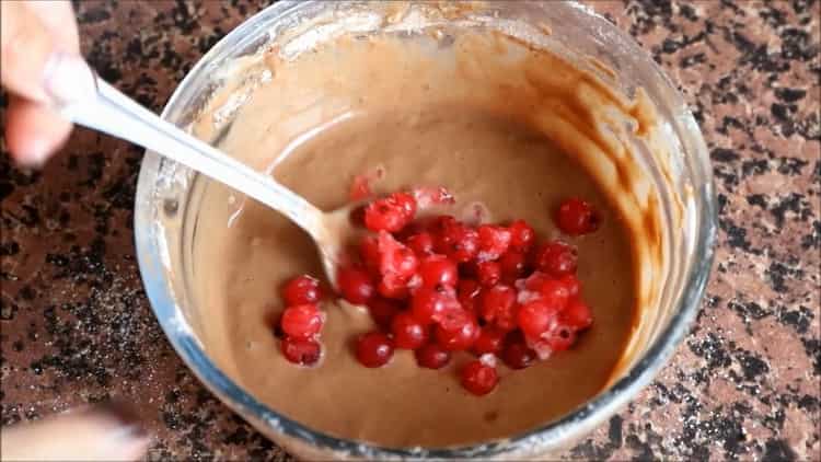 Pour faire un petit gâteau. ajouter des baies