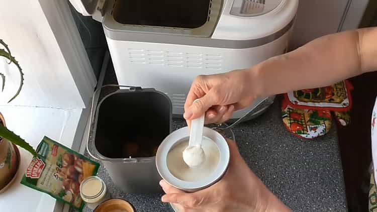 Para preparar un cupcake en una máquina de pan, prepare los ingredientes.