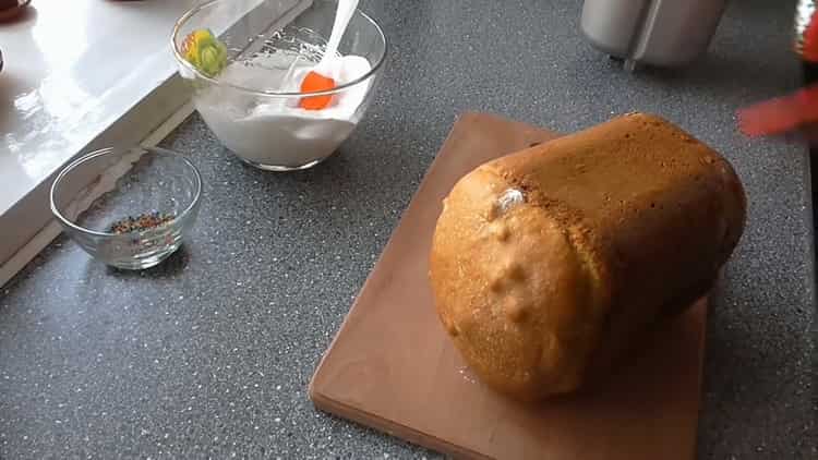 Para hacer una magdalena en una máquina para hacer pan, enfríe la magdalena