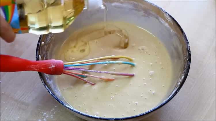 Agregue mantequilla para hacer un pastelito en leche