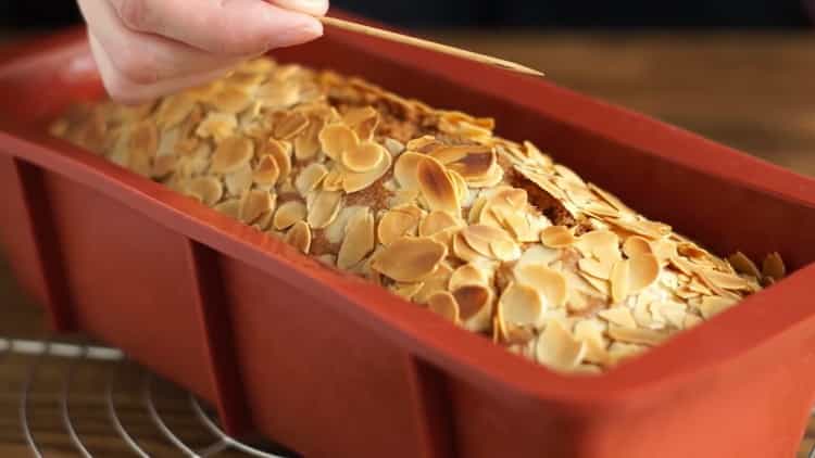 petit gâteau aux fruits confits est prêt