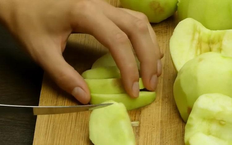 Blend the ingredients to make a cupcake with apples.