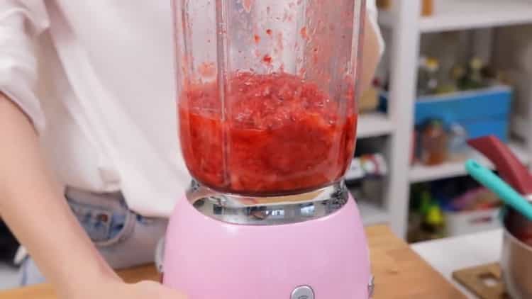 Grind berries to make strawberry cheesecake