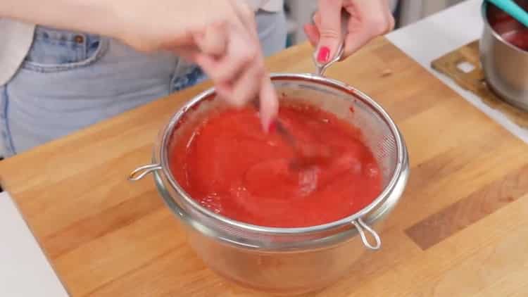 Wipe the berries to make a strawberry cheesecake