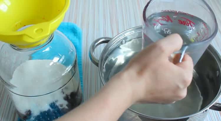 To make blackcurrant compote, add water