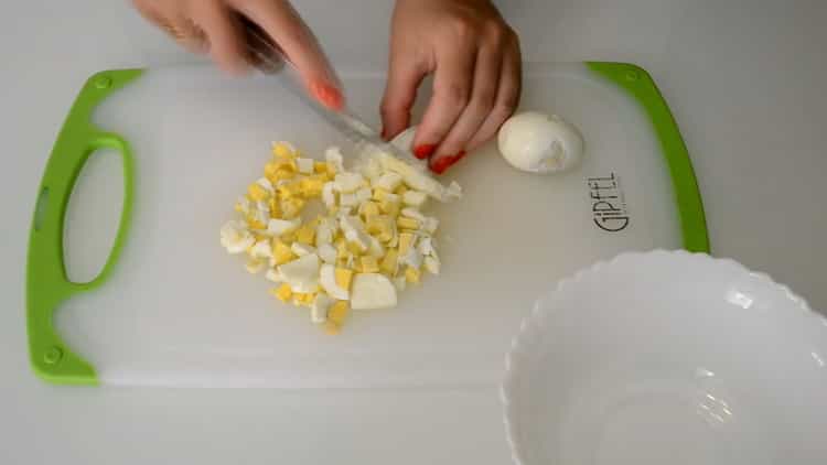 We prepare envelopes from puff pastry with filling