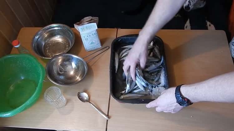 To mix dried smelt, mix the ingredients