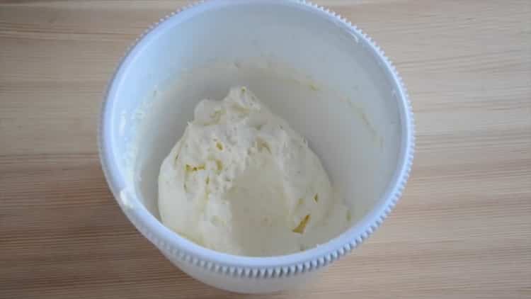 To prepare the cream, prepare all the ingredients