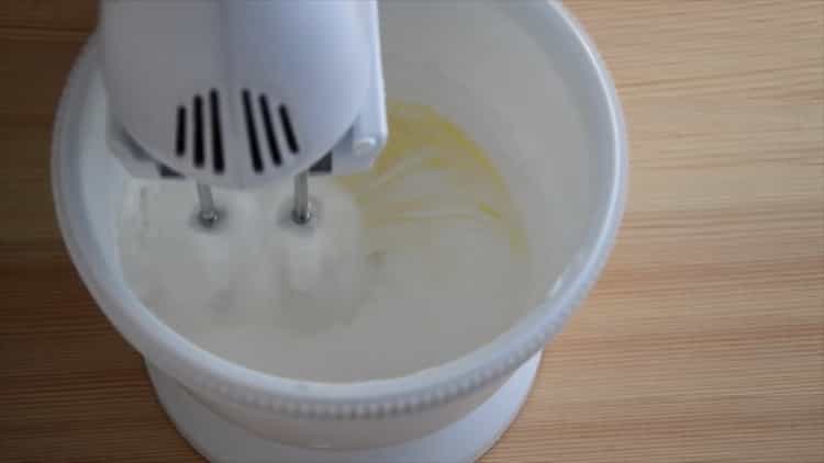 To prepare the cream, add a little to the proteins