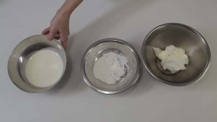 Para preparar la crema de magdalenas, prepare los ingredientes.