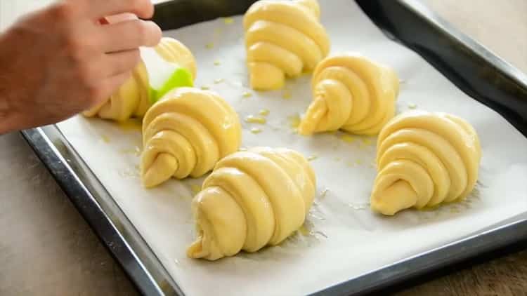 Make croissants from puff yeast dough