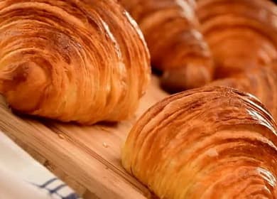 Croissants de pâte feuilletée - recette de cuisson française