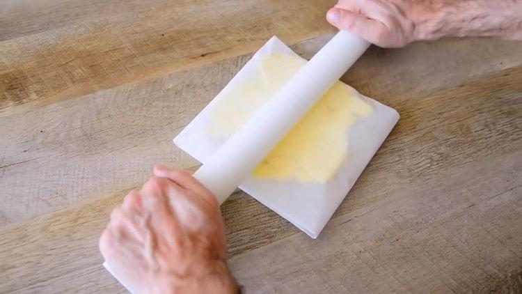 Enrolle la mantequilla para hacer kruvssans