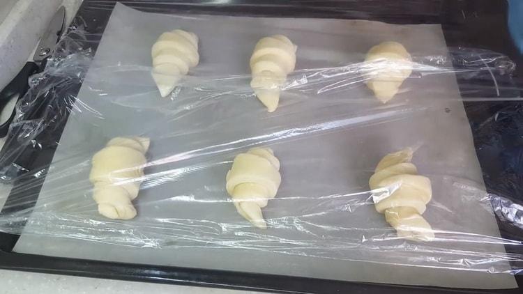 To cook puff pastry croissants, preheat the oven
