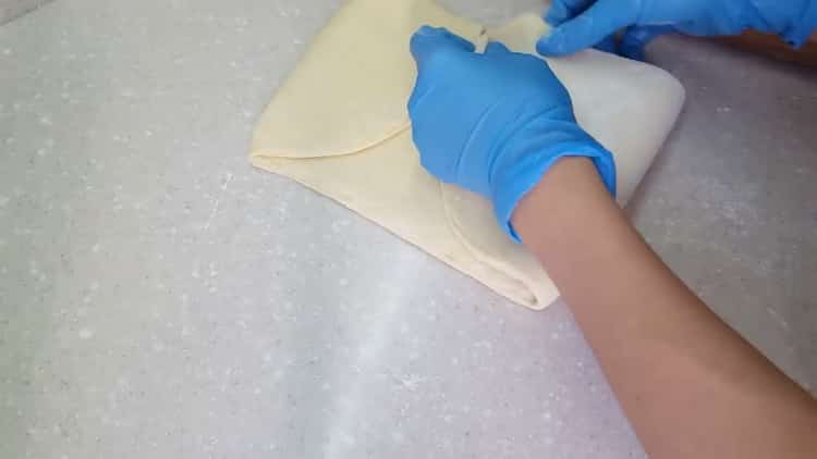 To prepare croissants from puff pastry, lay out the dough