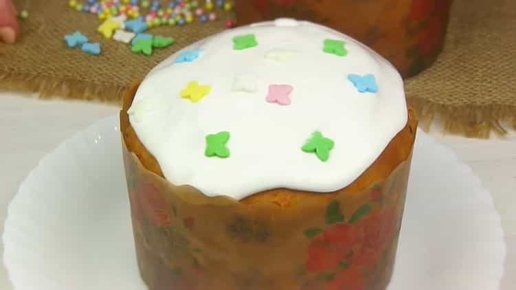 Pastel de Pascua sin amasar para los perezosos según una receta paso a paso con una foto