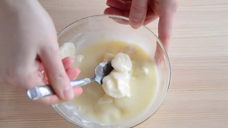 To make a cake, prepare the icing