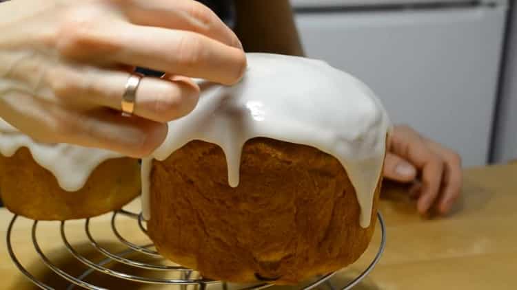 Da biste napravili kolač od vrhnja, pripremite glazuru