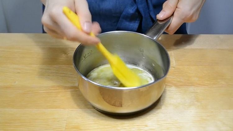 Da biste napravili kolač od vrhnja, rastopite maslac