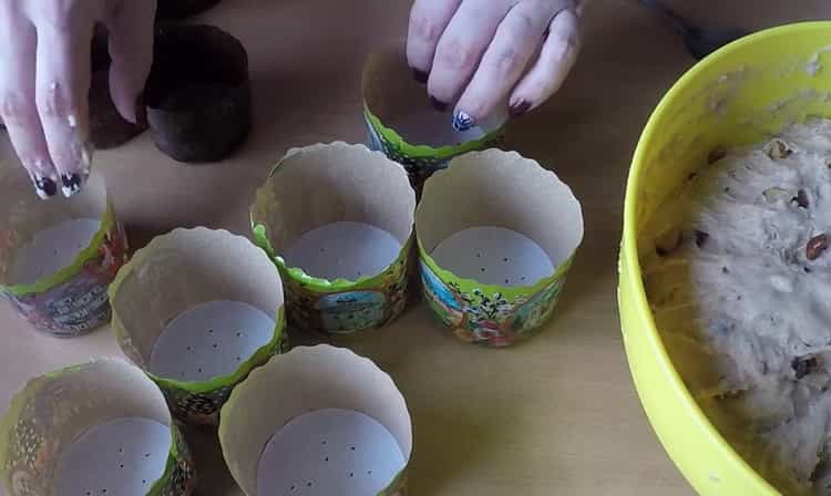 To prepare a cake for yolks, prepare a form