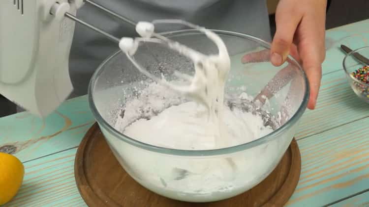 To make a cake on kefir, prepare the icing