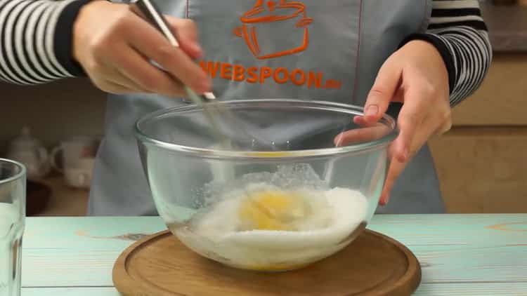 Da biste napravili kefir kolač, pomiješajte sastojke