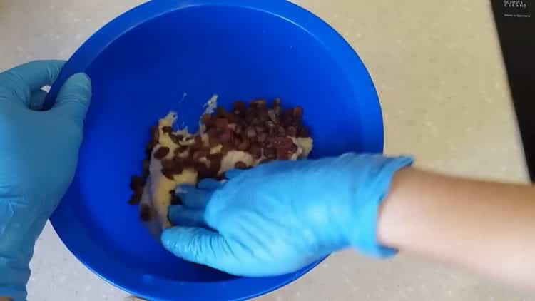 To make a cake with raisins add raisins