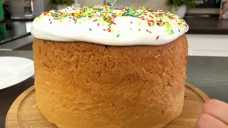 Gâteau de Pâques dans une mijoteuse selon une recette pas à pas avec photo