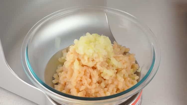 To prepare lazy meat whites with minced meat, prepare the ingredients