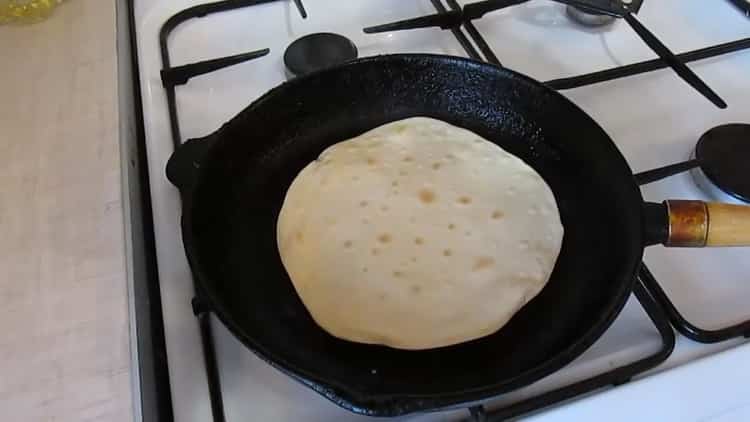Pour faire des tortillas, faites cuire la tortilla à la place du pain dans une casserole