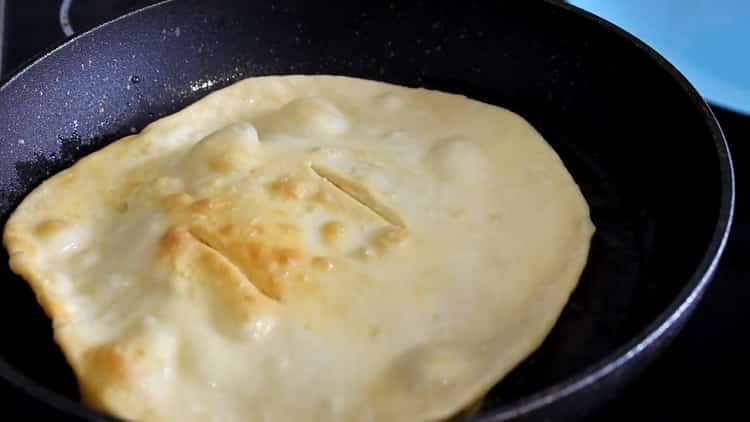 Comment apprendre à cuisiner de délicieuses tortillas à base de farine et d'eau dans une casserole