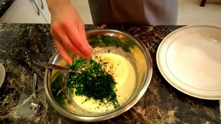 Para hacer pasteles de queso kéfir, agregue verduras
