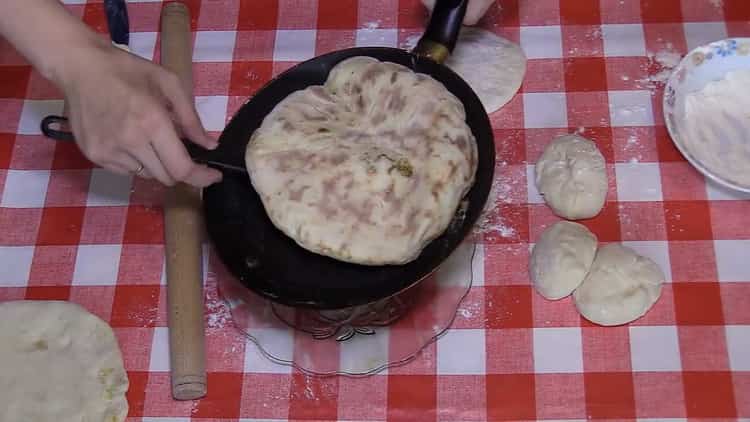 Cómo aprender a cocinar deliciosos pasteles con papas en una sartén