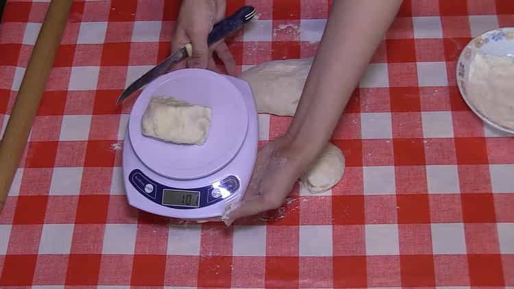 To make flat cakes with potatoes, cut the dough