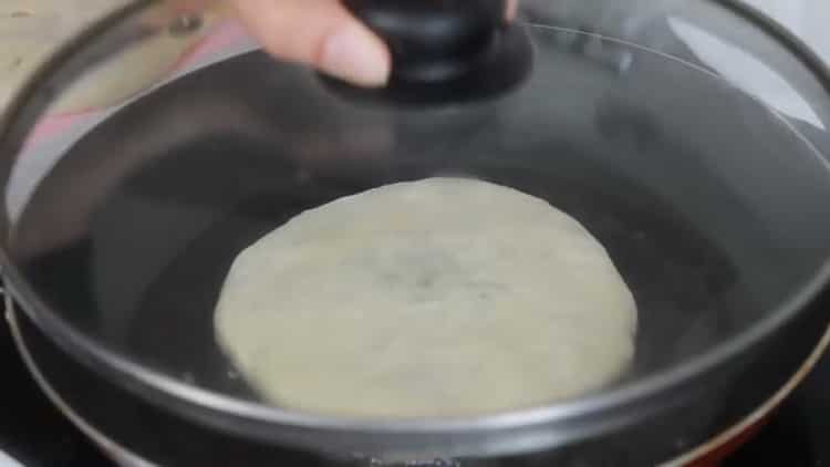 To make stuffed cakes, fry the cakes