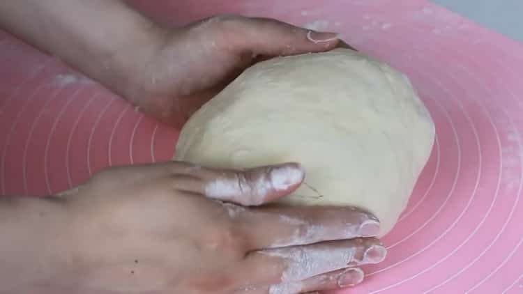 Para hacer pasteles planos, amasa la masa