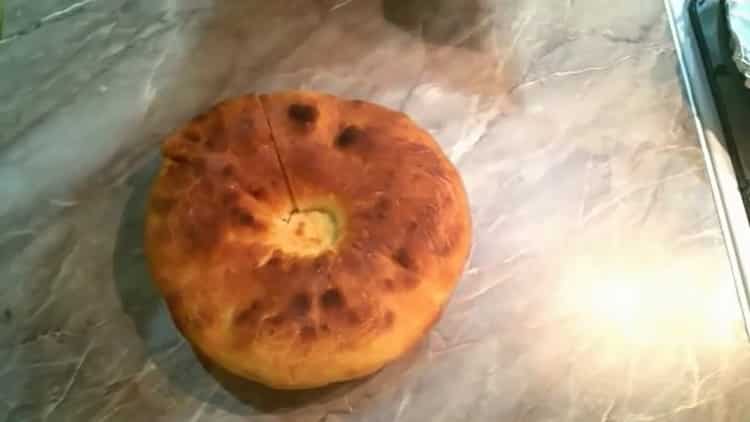 Los pasteles uzbekos en el horno están listos