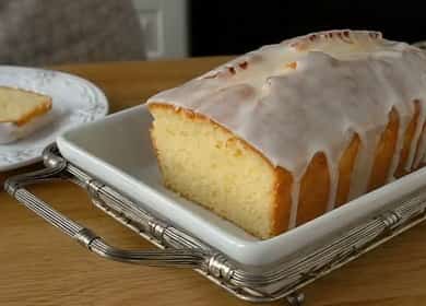 Petit gâteau au citron avec du glaçage selon la recette pas à pas avec photo