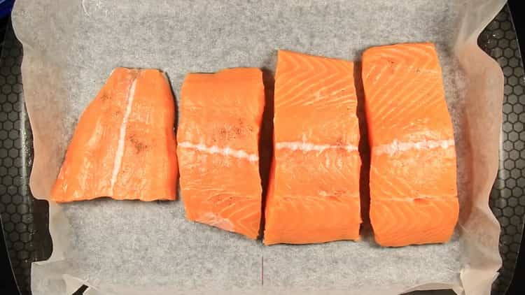 To prepare salmon in a creamy sauce, prepare the ingredients