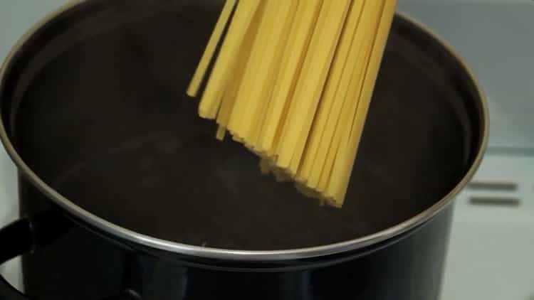 Pour cuire des spaghettis, cuire des pâtes