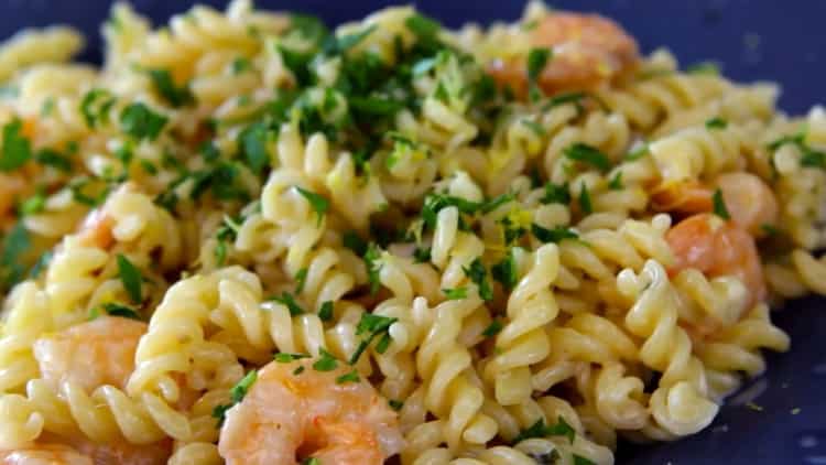 shrimp pasta in cream sauce ready