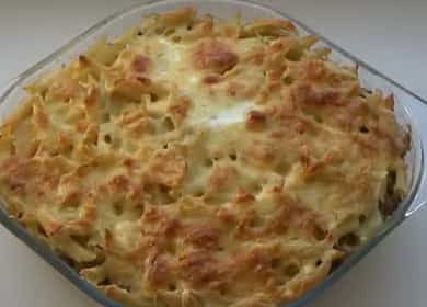 Casserole de pâtes juteuse et délicieuse avec de la viande au four