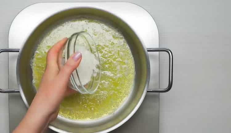 Da biste napravili tjesteninu, rastopite maslac