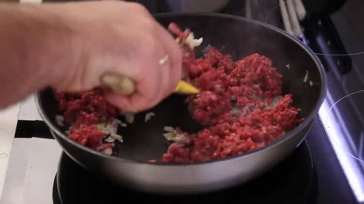 To cook pasta, sauté minced meat