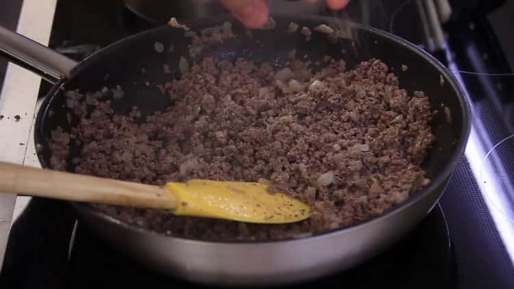 Para cocinar pasta, carne picada con sal