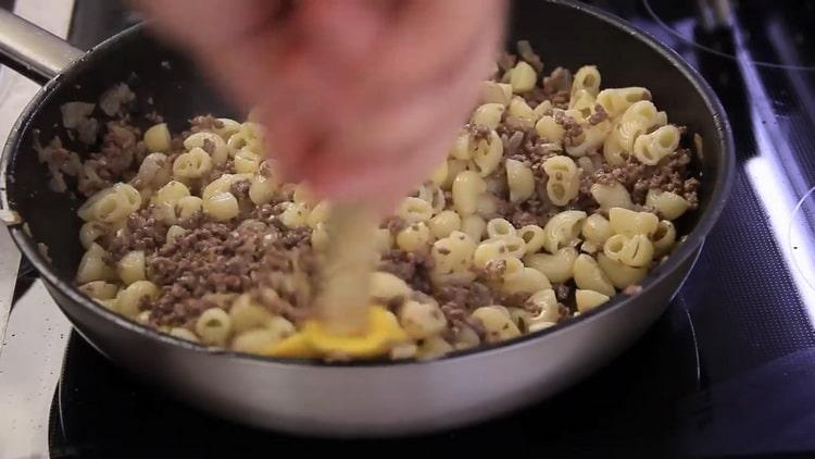 Para la pasta mezclar los ingredientes.