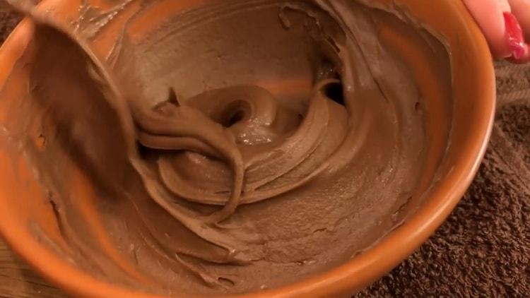 Da biste napravili čokoladni kolač, otopite čokoladu