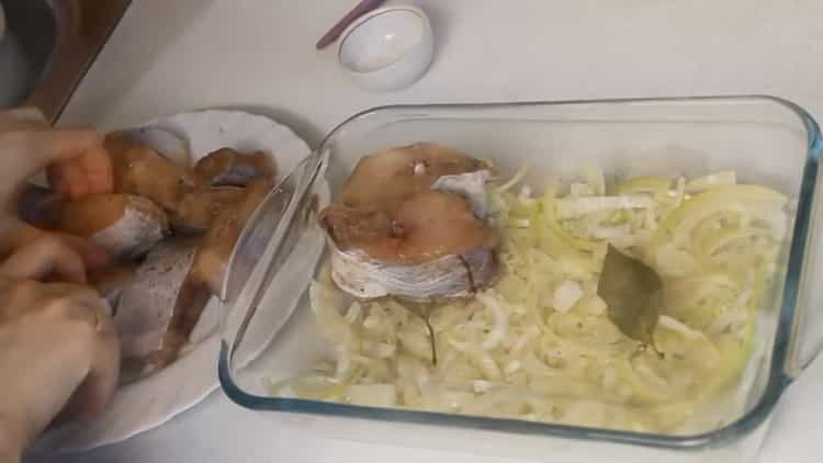 To cook pollock, put the fish on the onion