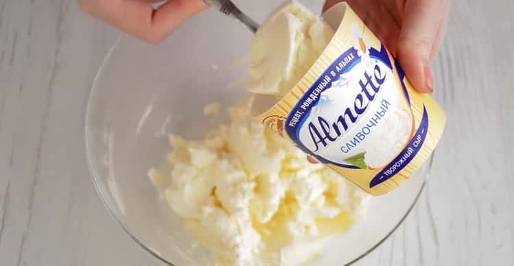 Petits gâteaux délicieux à la carotte avec du fromage à la crème