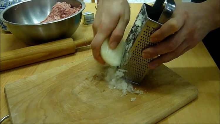Cocinar relleno para empanadas de carne picada